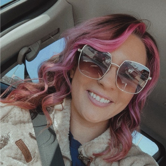 Meet your Posher, Katie - Picture 1 of 1